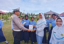Unit Kamsel Sat Lantas Polres Pasangkayu Ajak Pelajar SMK Karya Bangsa Jadi Pelopor Tertib Berlalu Lintas