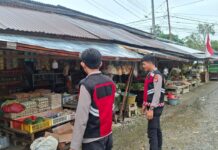 Sat Samapta Polres Pasangkayu Gelar Patroli Jalan Kaki, Perkuat Rasa Aman di Pusat Keramaian Kota”