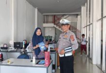 Unit Kamsel Sat Lantas Pasangkayu Edukasi Warga: Ayo Tertib Berlalu Lintas Demi Keselamatan Bersama!
