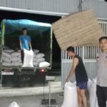 Wujud Dukungan Program Pemerintah, Bhabinkamtibmas Dampingi Penyerapan Jagung Petani ke Bulog