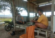 Bhabinkamtibmas Polsek Sarudu Pererat Silaturahmi, Ajak Warga Dusun Nunu Jaga Kamtibmas Bersama