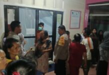 Dua Pelajar Meninggal Dunia Terseret Ombak, Personel Polsek Sarudu Datangi TKP di Pantai Sempo Selatan