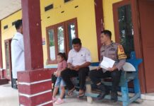 Bhabinkamtibmas Polsek Bambalamotu Koordinasi dengan SMKN 1 Bambalamotu Terkait Pelajar Pelaku Pengeroyokan