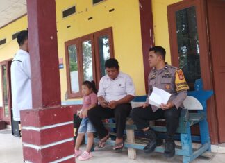 Bhabinkamtibmas Polsek Bambalamotu Koordinasi dengan SMKN 1 Bambalamotu Terkait Pelajar Pelaku Pengeroyokan