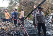Ditinggal Melayani Pembeli, Api Melalap Rumah/Kios Warga Pedanda, Pamapta Polres Pasangkayu dan Damkar Bergerak Cepat