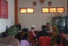 Bhabinkamtibmas Polsek Bambalamotu Lakukan Mediasi Sengketa Batas Lahan Kebun Warga di Desa Randomayang