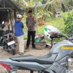 Bhabinkamtibmas Polsek Sarudu Datangi TKP Pencurian Motor Dinas Desa di Saptanajaya