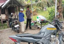 Bhabinkamtibmas Polsek Sarudu Datangi TKP Pencurian Motor Dinas Desa di Saptanajaya