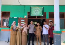 Bhabinkamtibmas Polsek Bambalamotu Jadi Pembina Upacara, Tanamkan Kesadaran Kamtibmas Sejak Dini di Sekolah