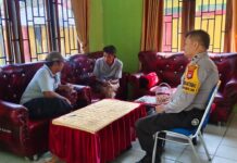 Bhabinkamtibmas Polsek Pasangkayu Jalin Silaturahmi dan Perkuat Sinergi Kamtibmas di Desa Makmur Jaya