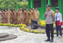 Bhabinkamtibmas Polsek Bambalamotu Jadi Pembina Upacara di SMPN 1 Bambaira, Tekankan Bahaya Kenakalan Remaja dan Narkoba