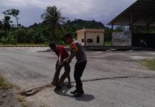 Bhabinkamtibmas Polsek Pasangkayu Tertibkan Pemasangan Alat Pengukur Kecepatan Ilegal Demi Keselamatan Pengguna Jalan