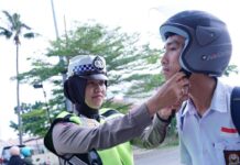 Sat Lantas Polres Pasangkayu Bagikan Helm SNI dan Himbau Tertib Lalu Lintas dalam Operasi Keselamatan Marano 2025