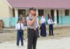 Edukasi Kamtibmas di Sekolah, Bhabinkamtibmas Polsek Bambalamotu Jadi Pembina Upacara