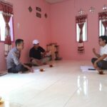 Bhabinkamtibmas Polsek Pasangkayu Laksanakan Sambang dan Himbauan Terkait Rencana Aksi Penutupan Jalan