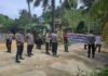 Personel Polres Pasangkayu Amankan Aksi Unjuk Rasa Aliansi Pemuda dan Masyarakat Tananodo di Jalan PT TSL