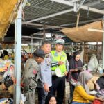 Sat Lantas Polres Pasangkayu Gencarkan Operasi Keselamatan Marano di Pasar Smart, Edukasi Warga Pentingnya Helm SNI