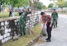 Sinergitas TNI–Polri, Forkopimda dan Masyarakat Bersihkan Pantai Anjungan Pasangkayu, Wujud Kepedulian Lingkungan