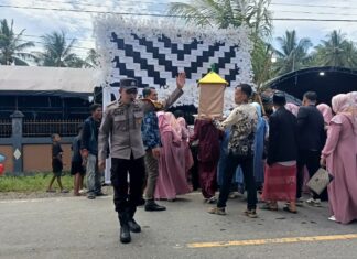 Bhabinkamtibmas Polsek Bambalamotu Amankan Pesta Pernikahan, Pastikan Situasi Kondusif dan Lalu Lintas Lancar