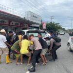 Respon Cepat Laporan Call Center 110, Pamapta Polres Pasangkayu Gerak Cepat Tangani Laka Lantas di Jalan Trans Sulawesi