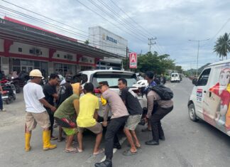 Respon Cepat Laporan Call Center 110, Pamapta Polres Pasangkayu Gerak Cepat Tangani Laka Lantas di Jalan Trans Sulawesi