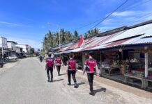 Patroli Jalan Kaki Sat Samapta Polres Pasangkayu Sisir Titik Rawan, Wujudkan Rasa Aman di Pusat Kota
