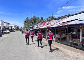 Patroli Jalan Kaki Sat Samapta Polres Pasangkayu Sisir Titik Rawan, Wujudkan Rasa Aman di Pusat Kota