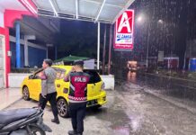 Diguyur Cuaca Tak Bersahabat, Samapta Polres Pasangkayu Tetap Siaga Patroli Malam, Jaga Kamtibmas Ramadhan Tetap Kondusif