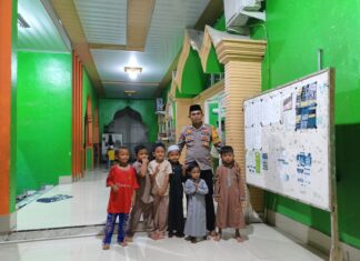 Bhabinkamtibmas Polsek Pasangkayu Amankan Shalat Tarawih dan Witir di Desa Tikke, Jamaah Ibadah Khusyuk dan Aman