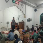 Usai Tarawih, Bhabinkamtibmas Polsek Bambalamotu Ajak Warga Jaga Kamtibmas dan Cegah Knalpot Brong serta Balap Liar