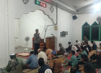 Usai Tarawih, Bhabinkamtibmas Polsek Bambalamotu Ajak Warga Jaga Kamtibmas dan Cegah Knalpot Brong serta Balap Liar