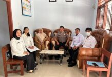 Kawal Penyaluran Perdana MBG di Randomayang, Bhabinkamtibmas Hadir Pastikan Aman dan Tepat Sasaran