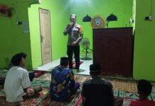 Tarawih Penuh Keakraban, Bhabinkamtibmas Bambalamotu Sampaikan Pesan Kamtibmas dan Keselamatan Berlalu Lintas