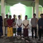 Khidmat dan Aman, Bhabinkamtibmas Polsek Pasangkayu Amankan Shalat Tarawih di Masjid Nurur Rahman