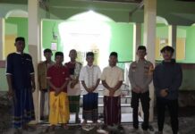 Khidmat dan Aman, Bhabinkamtibmas Polsek Pasangkayu Amankan Shalat Tarawih di Masjid Nurur Rahman