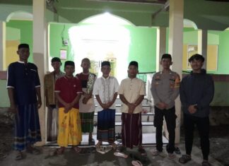 Khidmat dan Aman, Bhabinkamtibmas Polsek Pasangkayu Amankan Shalat Tarawih di Masjid Nurur Rahman