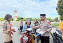Ramadan Penuh Berkah, Sat Binmas Polres Pasangkayu Tebar Takjil dan Kepedulian di Bundaran Smart