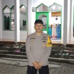 Pengamanan Shalat Tarawih, Bhabinkamtibmas Sarjo Hadir Jaga Kekhusyukan Ibadah Warga