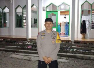 Pengamanan Shalat Tarawih, Bhabinkamtibmas Sarjo Hadir Jaga Kekhusyukan Ibadah Warga