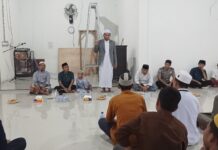 Dekat dengan Generasi Muda, Bhabinkamtibmas Bambalamotu Hadiri Buka Puasa di SMAN 1 Bambalamotu