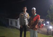 Bhabinkamtibmas Polsek Pasangkayu Amankan Shalat Tarawih, Sampaikan Pesan Kamtibmas di Bulan Suci Ramadan