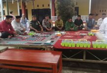 Wujud Empati di Bulan Ramadan, Bhabinkamtibmas Bambalamotu Hadiri Tahlilan dan Buka Puasa Bersama di Rumah Duka Kades Kalola