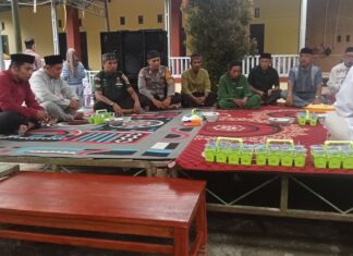 Wujud Empati di Bulan Ramadan, Bhabinkamtibmas Bambalamotu Hadiri Tahlilan dan Buka Puasa Bersama di Rumah Duka Kades Kalola