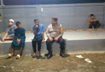 Bhabinkamtibmas Polsek Pasangkayu Laksanakan PAM Shalat Tarawih dan Witir di Desa Pajalele