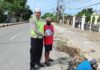 Binluh Sat Lantas Polres Pasangkayu Sambangi Warga di Jalan Ir Soekarno, Ajak Tertib Berlalu Lintas