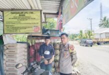Bhabinkamtibmas Polsek Sarudu Sambangi Pangkalan Gas Elpiji 3 Kg, Pastikan Stok dan Harga Stabil Jelang Idul Fitri