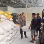 Bhabinkamtibmas Polsek Sarudu Dampingi Petani Jual Hasil Panen Jagung ke Bulog