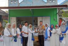 Bhabinkamtibmas Polsek Bambalamotu Amankan Kegiatan Berbagi Takjil BKMT, Wujud Kepedulian di Bulan Ramadhan