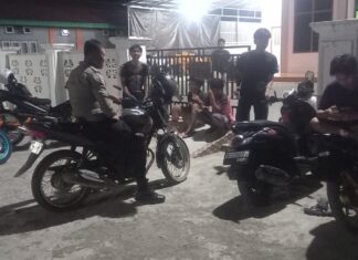 Respons Cepat Aduan Warga, Bhabinkamtibmas Pasangkayu Bubarkan Balapan Lari Remaja Tengah Malam