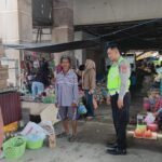 Sat Lantas Polres Pasangkayu Sambangi Warga, Edukasi Tertib Berlalu Lintas Demi Keselamatan Bersama.